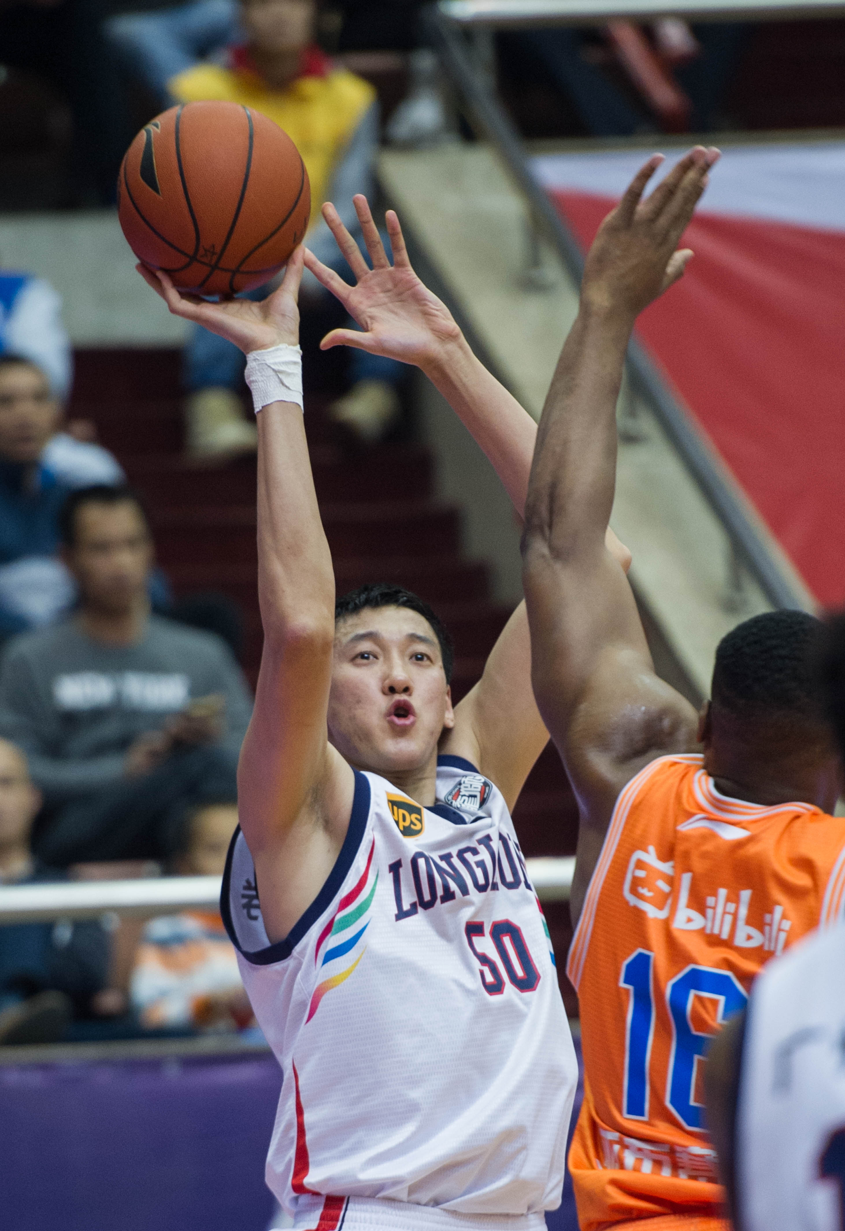 队在新老交 队在新老交