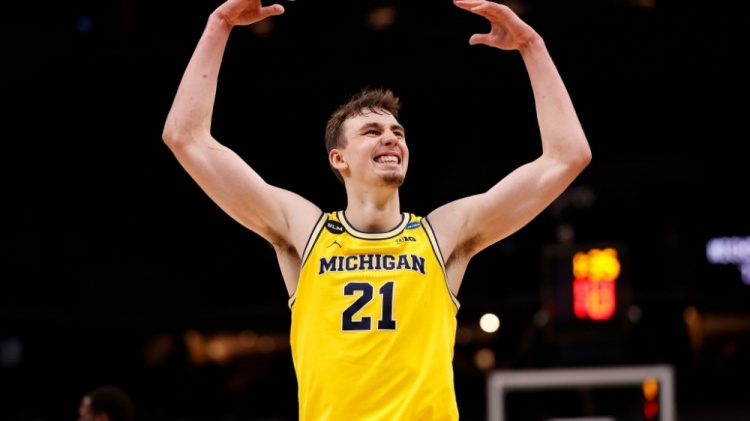 火箭成为中 火箭成为中