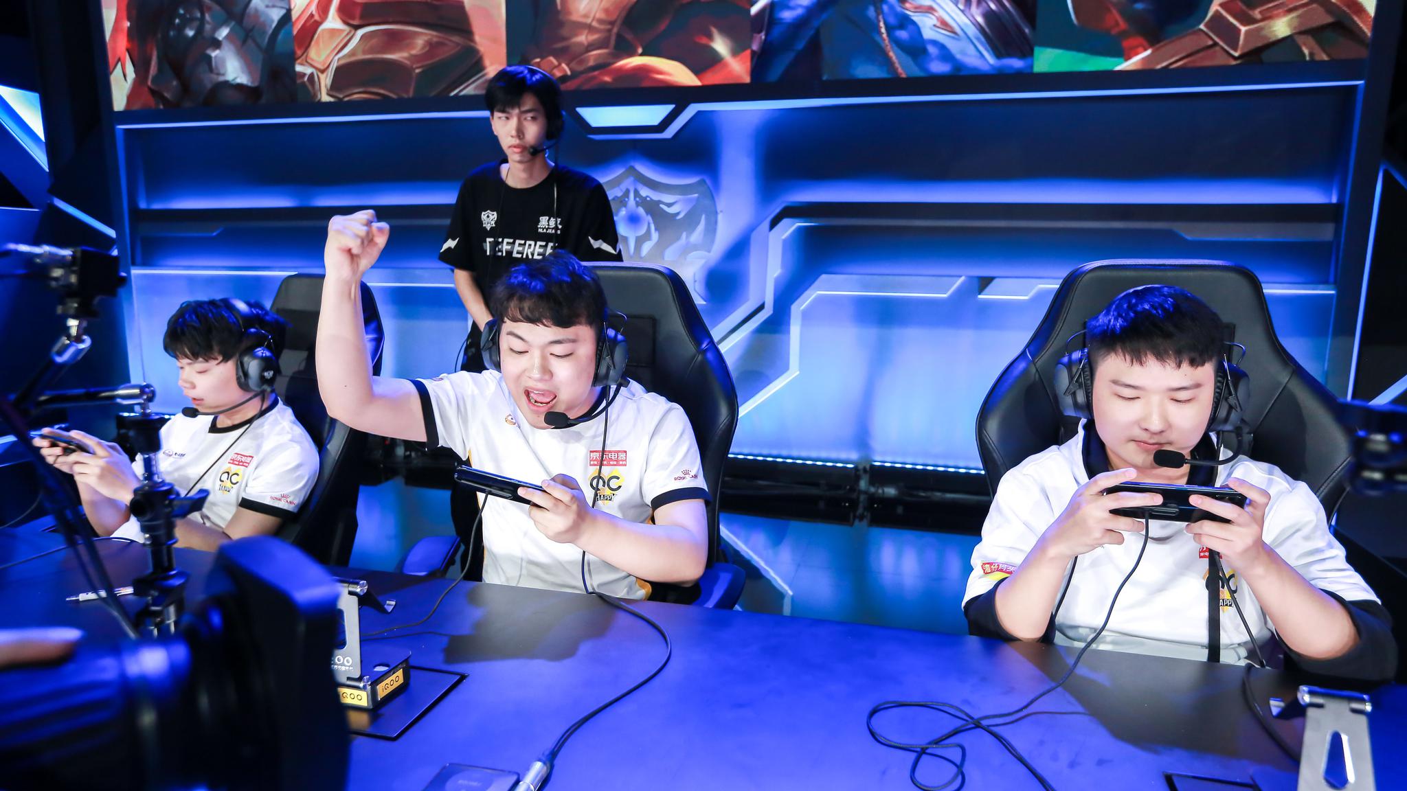 紧张度高 紧张度高